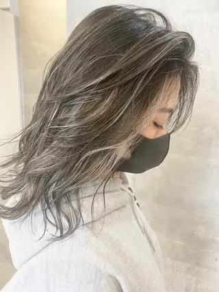 ミディアム カラー ヘアアレンジ ネイル マツエク・マツパ アイブロウ 井上 一平のヘアスタイル
