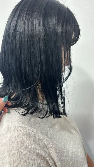 ミディアム 吉田 千洸のヘアスタイル