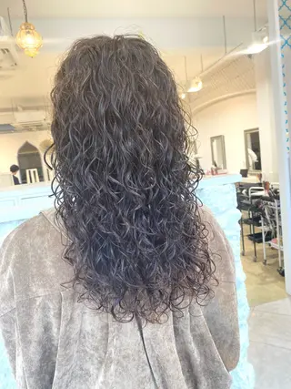 ロング パーマ 饒平名 知也のヘアスタイル