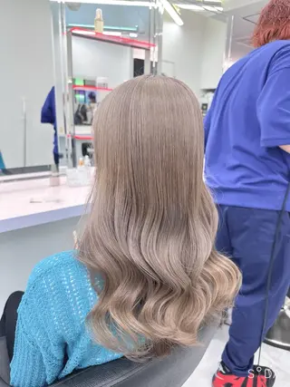 セミロング カラー 🫧ハイトーン🫧 ベージュ🫧徹哉のヘアスタイル