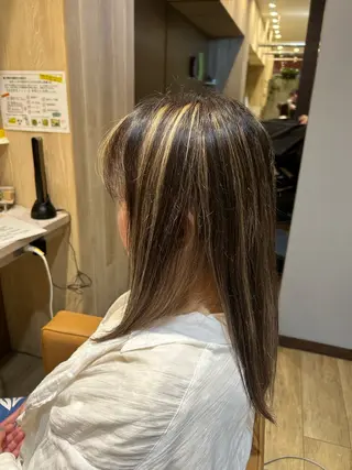 ロング カラー 武井 哉子のヘアスタイル