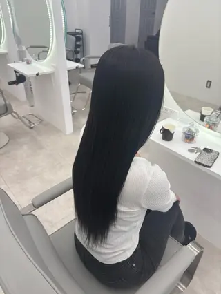 ロング カラー 佐藤 琳のヘアスタイル