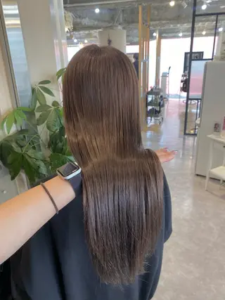 ロング カラー AYANO ／レイヤー／オリーブのヘアスタイル