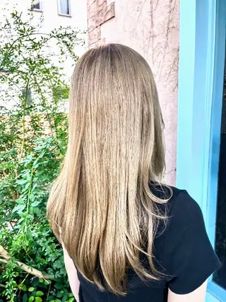 ロング 岡本 小百合のヘアスタイル