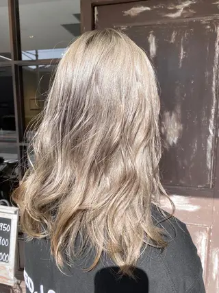 セミロング カラー 川越 輝梨奈のヘアスタイル