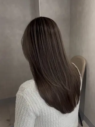 ロング ジゼル小倉谷内尾祐音 ケアブリーチのヘアスタイル