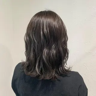 セミロング カラー shiho .のヘアスタイル