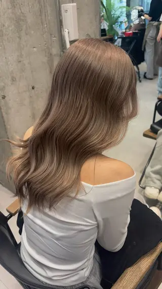 ロング カラー KAEDE🌺Wカ ラー/ホワイトカラーのヘアスタイル