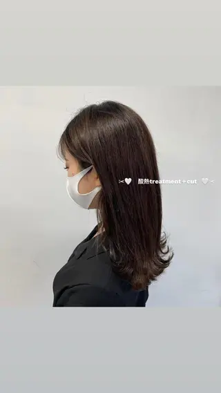 セミロング カラー パーマ ヘアアレンジ メンズ キッズ ネイル マツエク・マツパ 透明感カラー・レイヤ ー🎀amika🎀のヘアスタイル