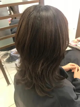 セミロング カラー 馴染ませNo.1🧃 エクステ・アレンジのヘアスタイル
