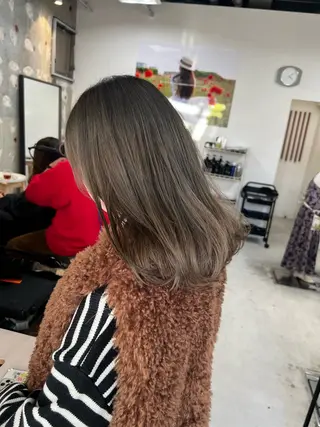 カラー 椎葉 みはるのヘアスタイル