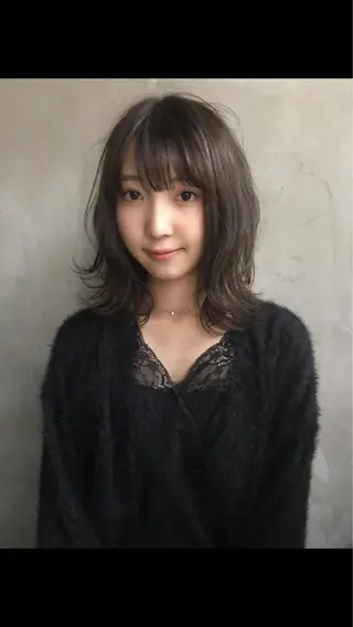 ミディアム カラー ヘアアレンジ 白髪ぼかしハイライト バレイヤージュヤマトのヘアスタイル