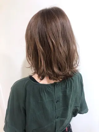 ショート カラー MIOベージュカラー 柔らかいカラーのヘアスタイル