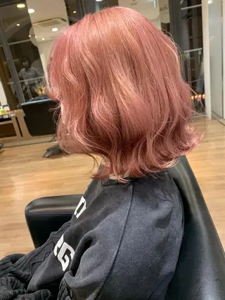 ミディアム カラー 薄田 珠美のヘアスタイル