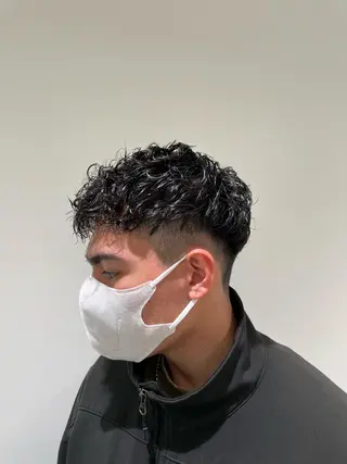 ショート メンズ フェザーパーマ職人 🪶ryosukeのヘアスタイル