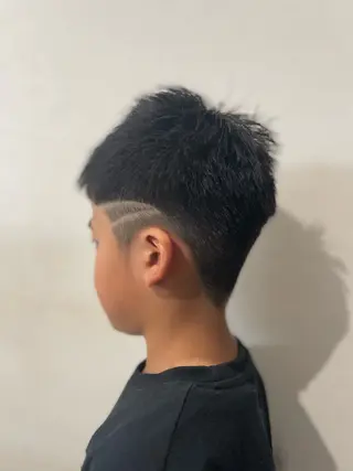 ショート Re room. 女性スタイリストのヘアスタイル