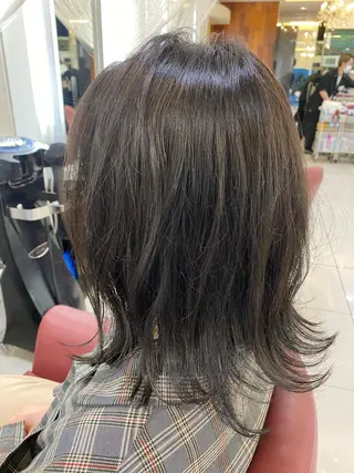 セミロング カラー 瀬川 茉衣子のヘアスタイル