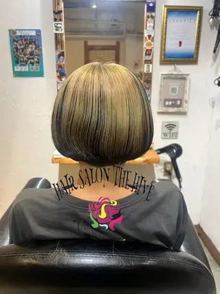 ショート カラー Hair salon The  hiveのヘアスタイル