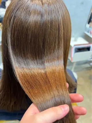 セミロング カラー ヒナ/レイヤーカット 艶感ワンカラーのヘアスタイル