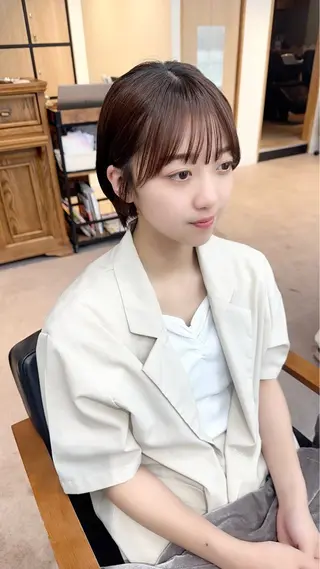 ミディアム カラー パーマ ヘアアレンジ メンズ キッズ ネイル マツエク・マツパ アイブロウ レイヤーカット／顔周 りカット/縮毛矯正のヘアスタイル