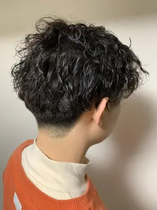 ショート パーマ 店長ハイトーンカラー 柞山史奈のヘアスタイル