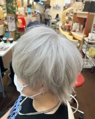 カラー まさき✂︎ブリーチ／ デザインカラーのヘアスタイル