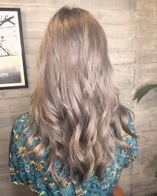 セミロング カラー 白髪ぼかし×デザイン 🕊️🫧ホウジョウのヘアスタイル