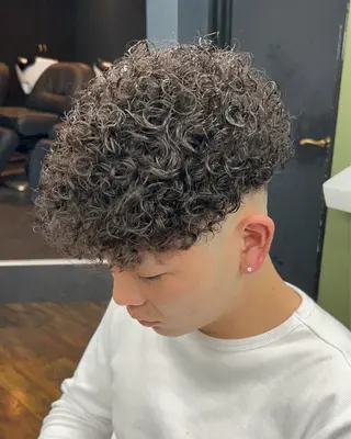 ショート パーマ 三谷 仁のヘアスタイル