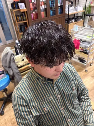 ミディアム パーマ メンズ 鶴田 将清のヘアスタイル