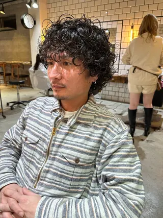 ミディアム パーマ メンズ 俵 知広のヘアスタイル
