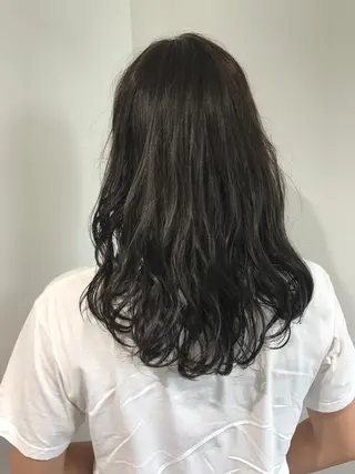 セミロング カラー パーマ ブリーチ特化 梅田本多翔のヘアスタイル