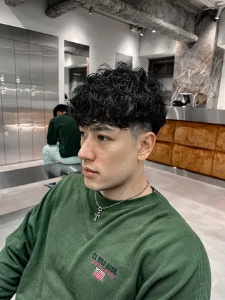 ショート メンズ ⚡メンズパーマフ ェードカットTomyのヘアスタイル