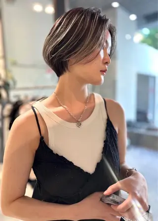 ショート DEAN ISLA 大人レイヤーカットのヘアスタイル
