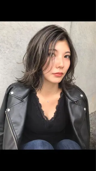 ミディアム カラー ヘアアレンジ 白髪ぼかしハイライト バレイヤージュヤマトのヘアスタイル