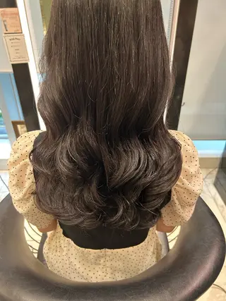 セミロング パーマ 韓国っぽ透け感カラー マンツーマン🫧なおのヘアスタイル