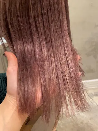 ロング カラー SAKINO． ベージュカラーのヘアスタイル