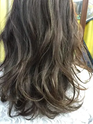 カラー 中村 海のヘアスタイル