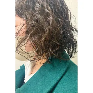 ショート カラー パーマ ［girl］ MIKIのヘアスタイル