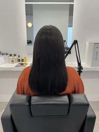 カラー ロング 中田 汐音のヘアスタイル