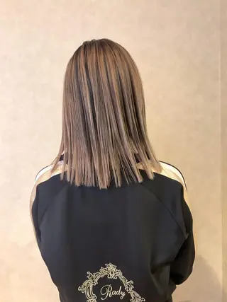 ミディアム Lit.豊橋 夏目のヘアスタイル