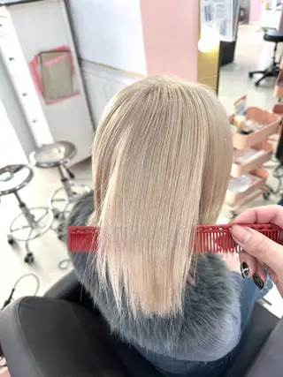 ミディアム 2次元カラー/ ブリーチMANATOのヘアスタイル