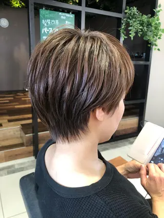 ショート カラー ディレクター ノナカのヘアスタイル