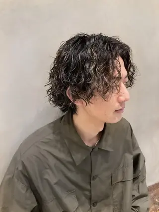 ミディアム パーマ メンズ 波巻きスパイラルパー マ/シャドウパーマ駿のヘアスタイル