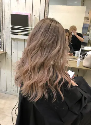 セミロング 韓国レイヤー外国人風 透明感カラー髪質改善のヘアスタイル