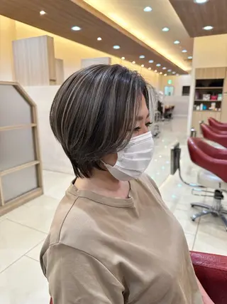 ショート カラー フェザー/波巻き 雫石大夢のヘアスタイル