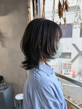 ミディアム ウルフ/レイヤー🪐 MANAのヘアスタイル