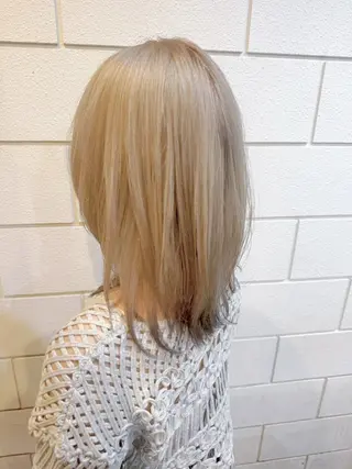 ミディアム 透け感/ハイトーン/ レイヤー/小山田のヘアスタイル