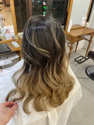 ロング to youハイライトのヘアスタイル