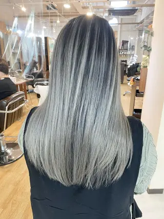 ロング カラー 白髪ぼかし バレイヤージュ志鎌のヘアスタイル