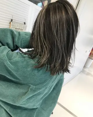 ミディアム カラー ブリーチカラーレイヤ ーカット🦋annaのヘアスタイル